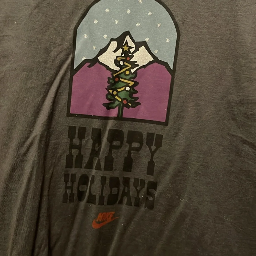 Nike Men's Gray Holiday Graphic T-Shirt